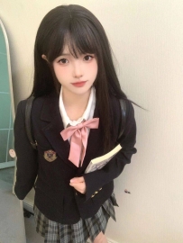 🌸 柔らかいバストにきれいな鎖骨、透明感のある白肌が儚げな清純美少女。