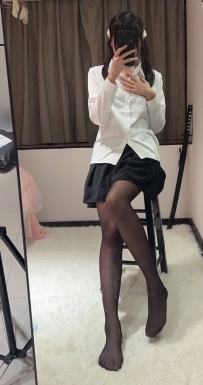 🌸 Cカップ×20歳×ミニスカ制服。「わたし、ちょっと興味あって…♡