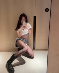 🌸体にぴったりのニット姿で、バストもウエストも完璧なライン…息を呑むほどの美しさ